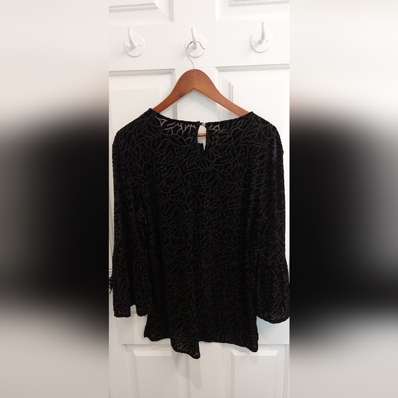 Jones New York, black velvet, flutter sleeve high-low top, size large, nwt - Picture 3 of 7